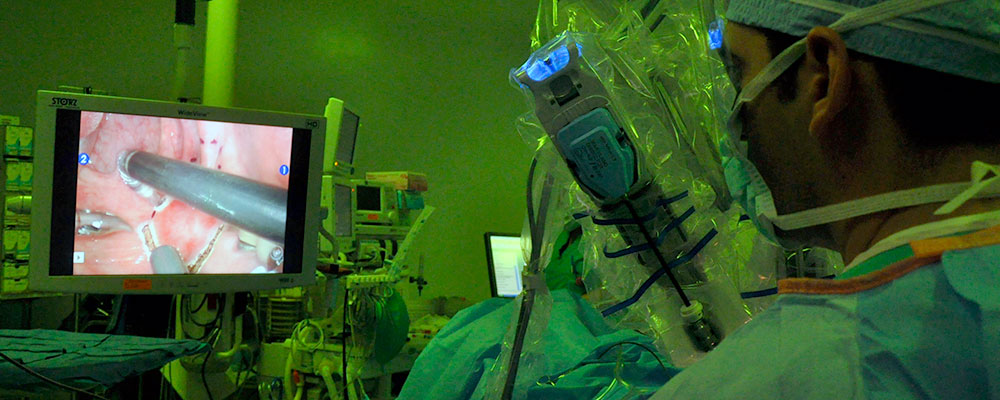 UF surgeon performing robotically assisted procedure at UF Health Jacksonville.